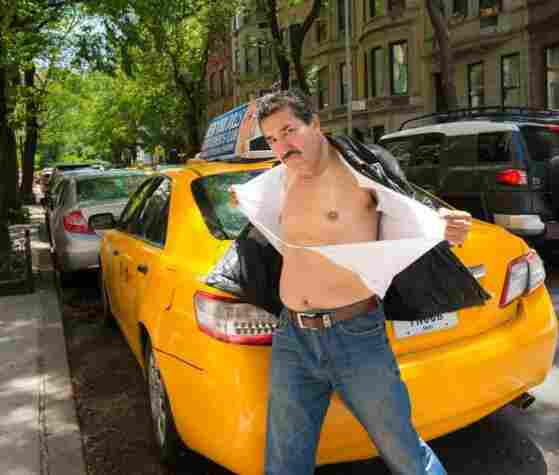 Taksiciler Pirelli takvimi kızlarına özenirse